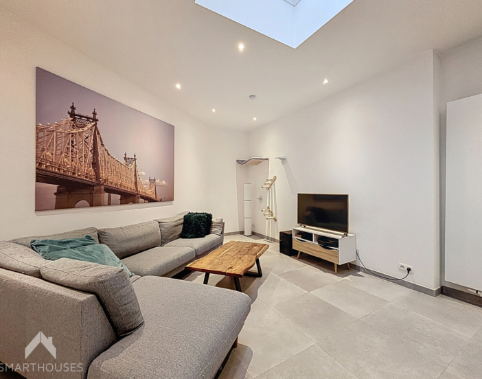 77b242275a4a4d27aed600e19aff8299