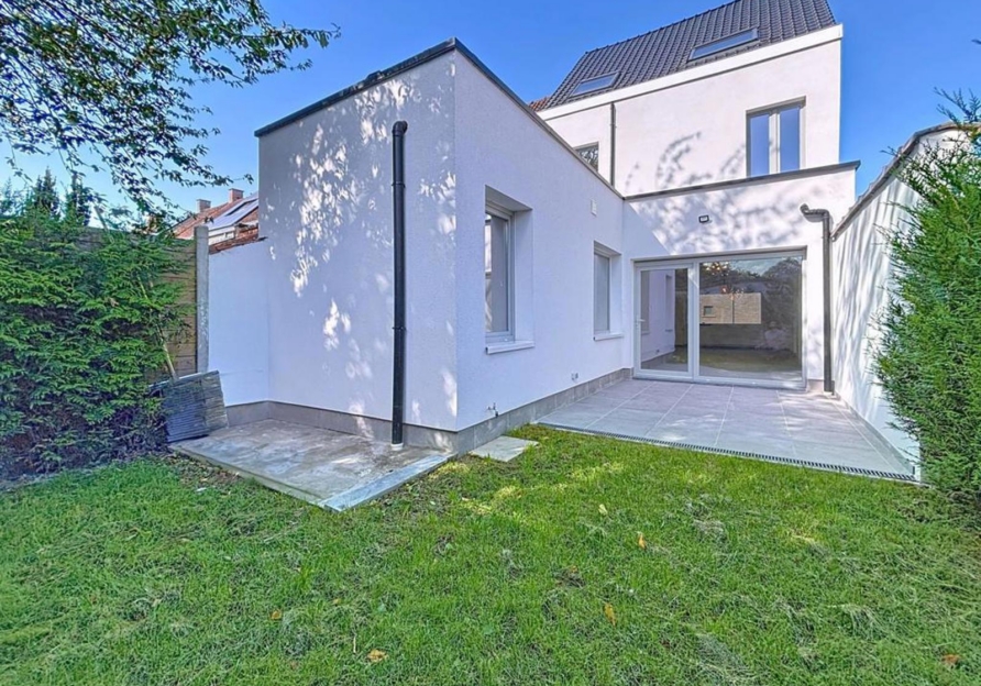 8cfa043a191e4c48be45d81d6c5550e9