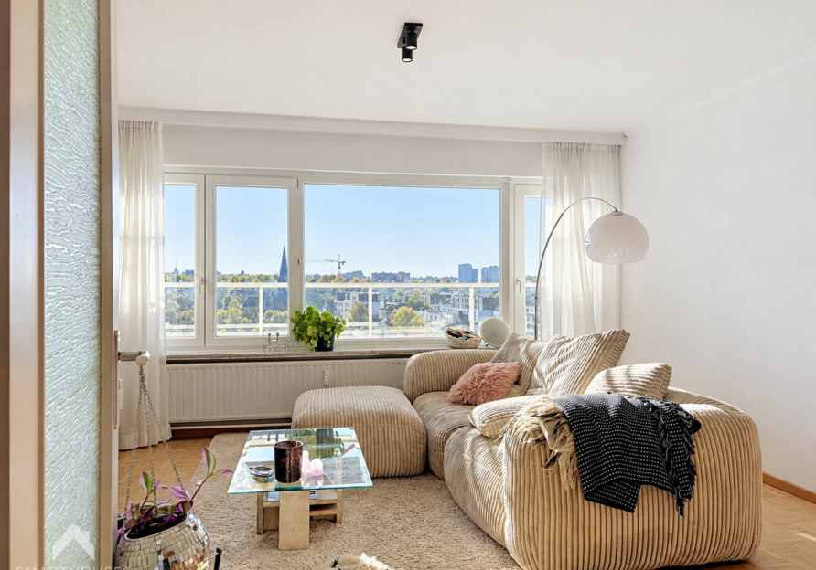 e6cde08b3b1f44179d3f12aa0c810085